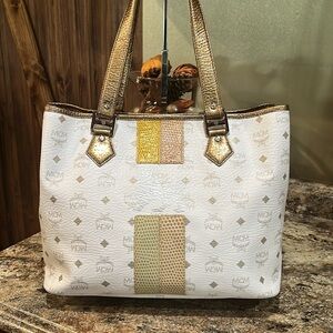 MCM EUC PRINCESS LION TOTE like New